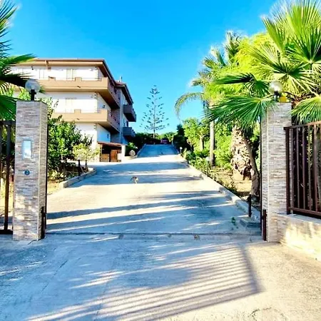 Torre Turrisi Bed & Breakfast 4*